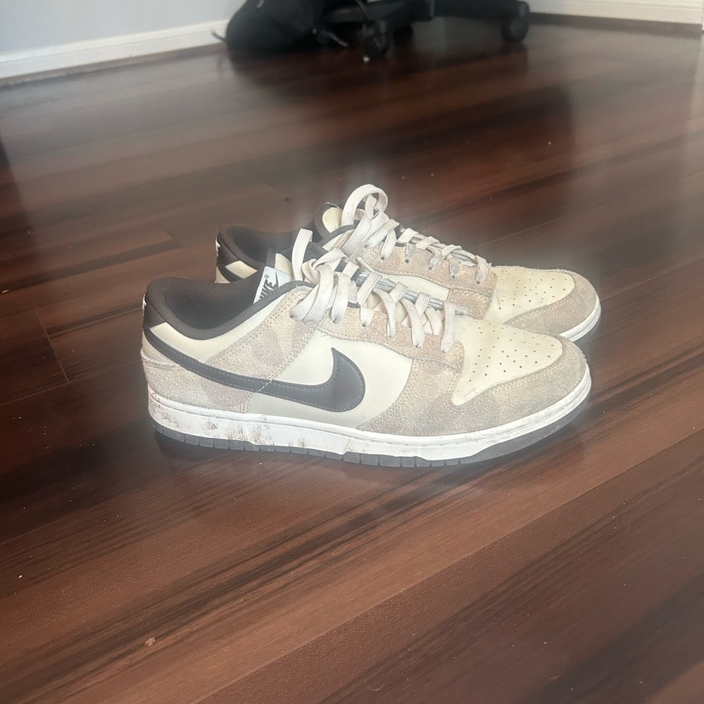 Nike Men's Tan and Black Sneakers